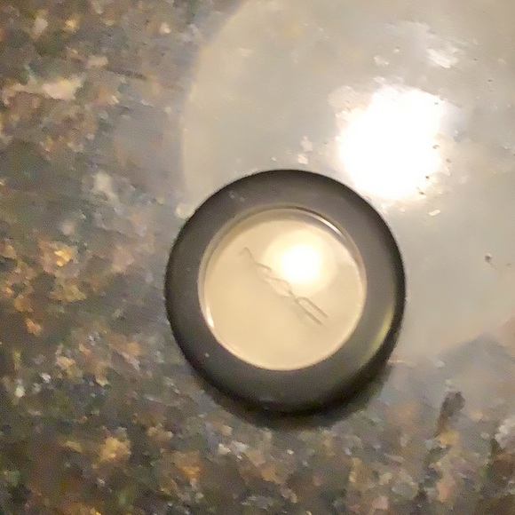 MAC Cosmetics Shimmery White Eyeshadow used once , for photo - Picture 4 of 4